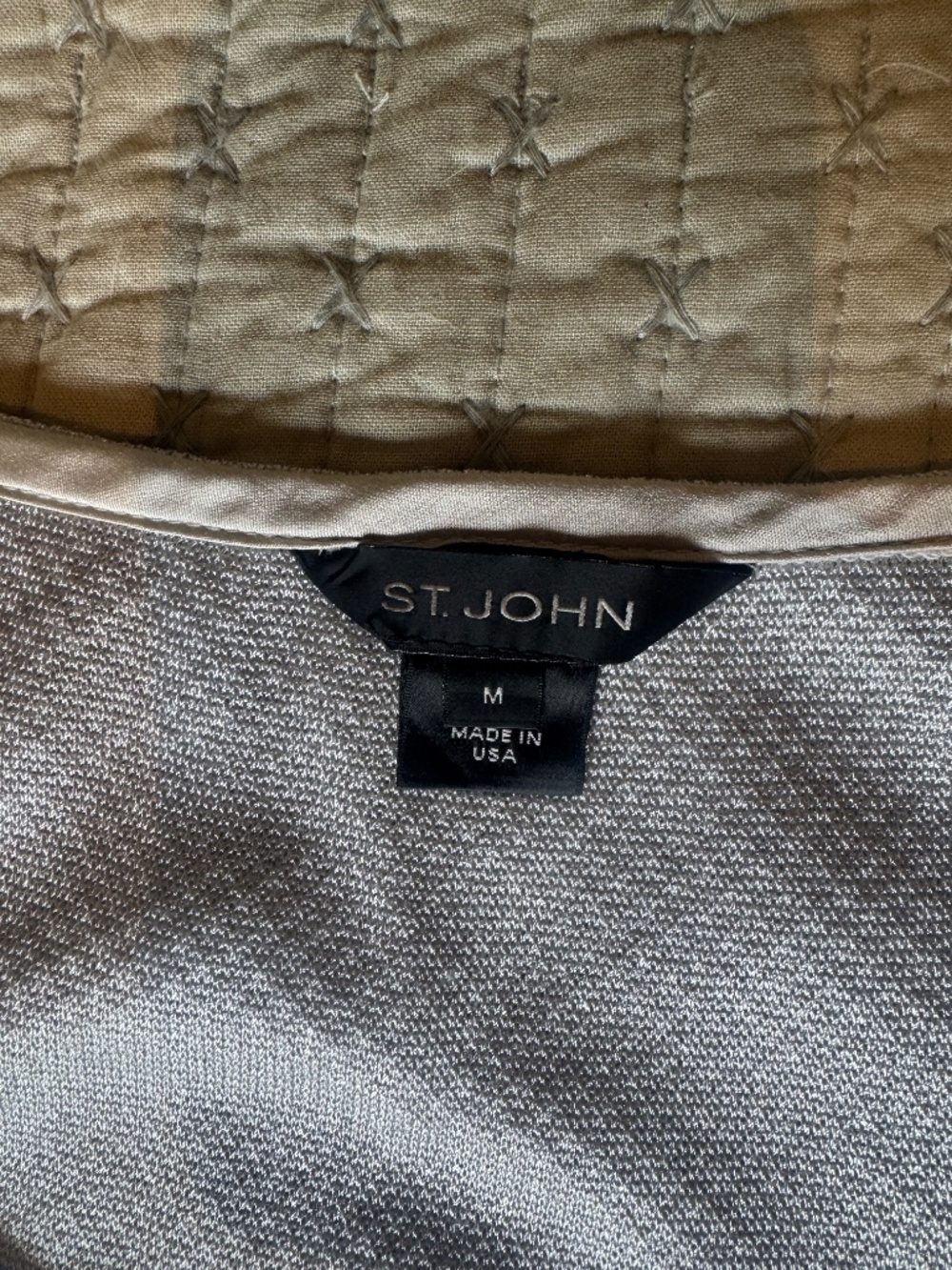 St. John Light silver Shimmer Paillettes Knit Light Sleeveless Top Size M - Picture 8 of 11